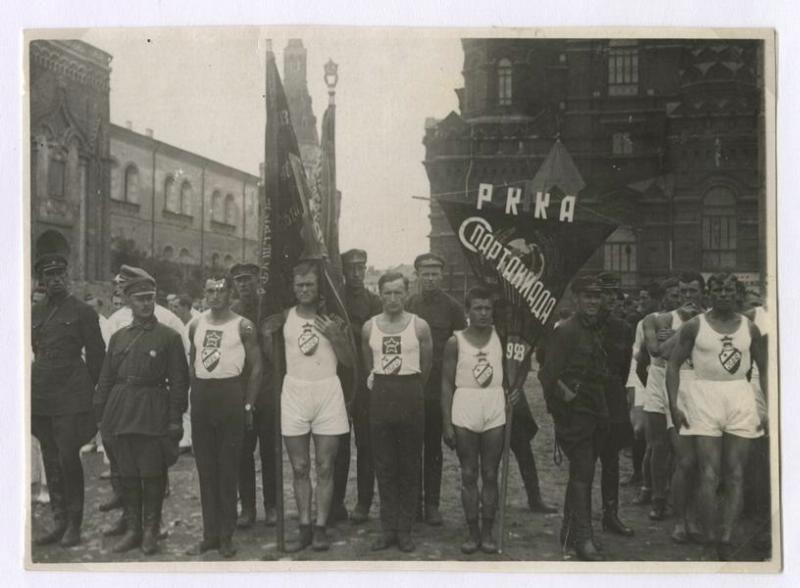 Колонна спортсменов на открытии Спартакиады РККА, 1928 год, г. Москва