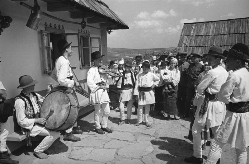 Деревенская свадьба. Оркестр, 2 августа 1940 - 31 декабря 1940, Молдавская ССР, Северная Буковина, дер. Михальцы