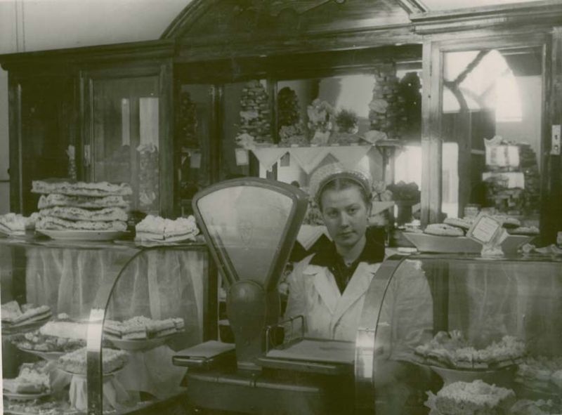 Магазин готовой продукции ресторана «Шексна», март 1957, г. Череповец и Череповецкий район. Выставка «Из истории общепита» с этой фотографией.