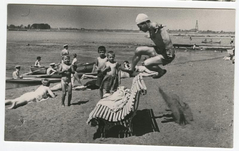 Речной пляж, 1950-е