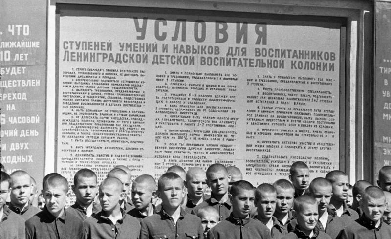 «На построении», 1963 год, г. Ленинград. Ленинградская детская воспитательная колония.