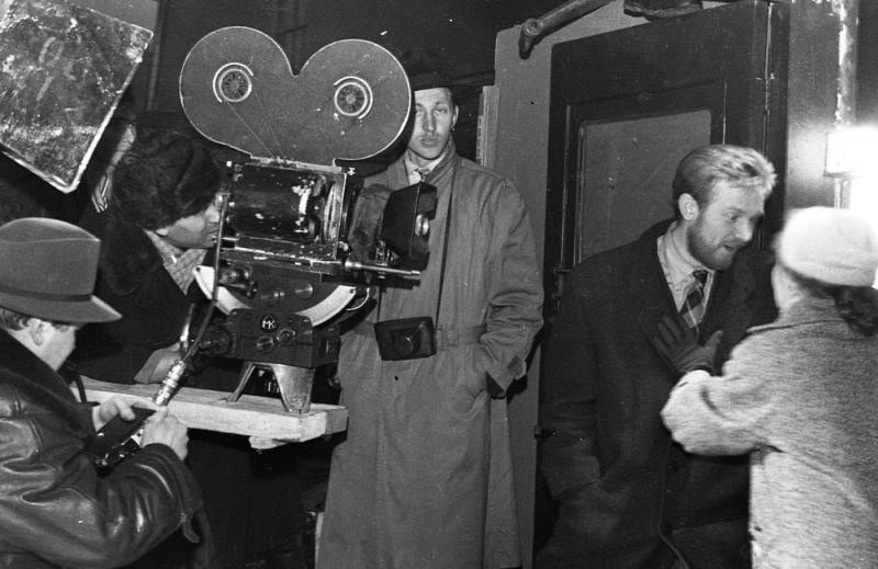 Иннокентий Смоктуновский на съемках фильма «Неотправленное письмо», 1959 год. Выставка «За кадром» с этой фотографией.