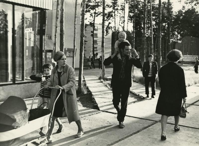 На прогулке, 1968 - 1973