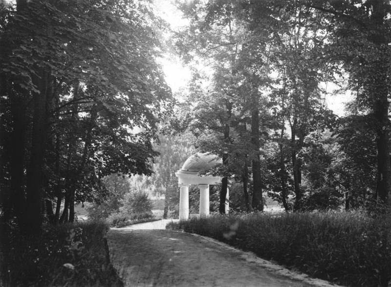 Беседка в парке, 1885 - 1899
