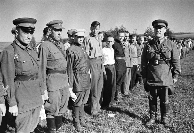 Народное ополчение фото. Бойцы народного ополчения 1941 г.. Ополченцы под Москвой 1941. Народное ополчение 1941 в бою. Советское ополчение 1941.