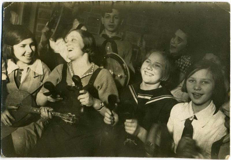Детский оркестр, 1920-е. Выставки&nbsp;«10 фотографий: Улыбки 1920-х»&nbsp;и&nbsp;«Улыбки XX века» с этой фотографией. 