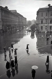 Перекресток Невского проспекта и улицы Бродского, 1950-е, г. Ленинград. Выставка «Фотограф Иван Шагин» с этой фотографией.