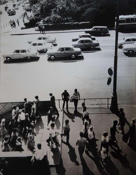 У перехода на площади Свердлова, 1950-е, г. Москва, Театральная пл.. Ныне Театральная площадь.