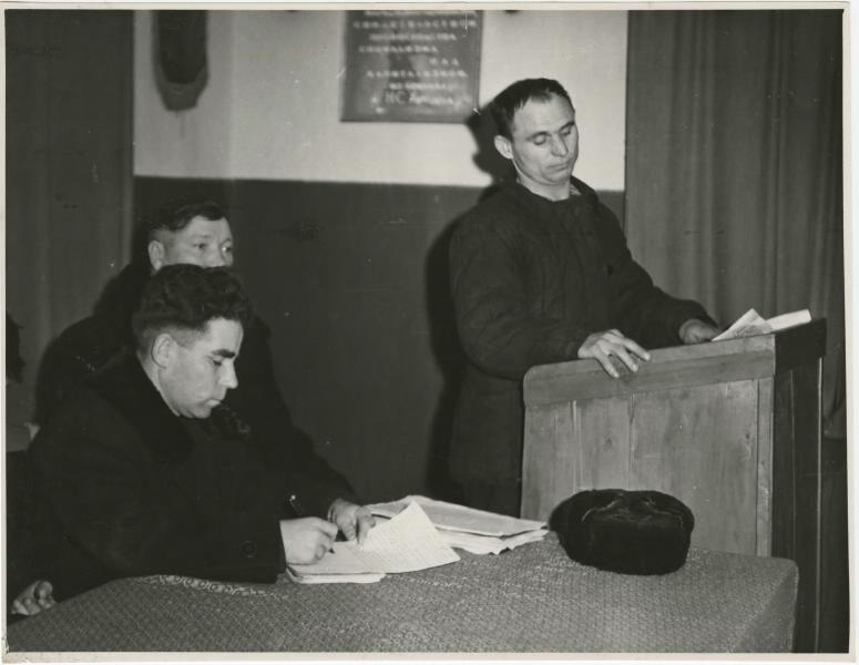 На собрании, 1960 - 1963