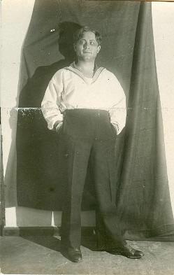 Актер Леонид Кулаков в роли Дмитрия Кулика в спектакле Александра Афиногенова «Ложь», 1940-е