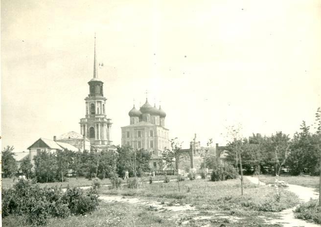 Собор Успения Пресвятой Богородицы в Рязанском кремле, 1930-е, г. Рязань. Успенский собор построен между 1693 и 1699 годами.&nbsp;