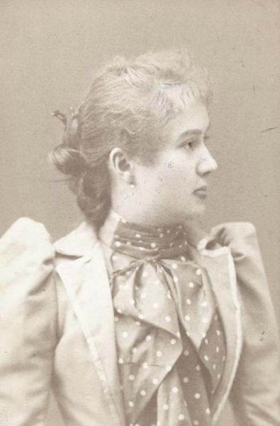 Портрет молодой женщины, 1890 - 1898, г. Москва