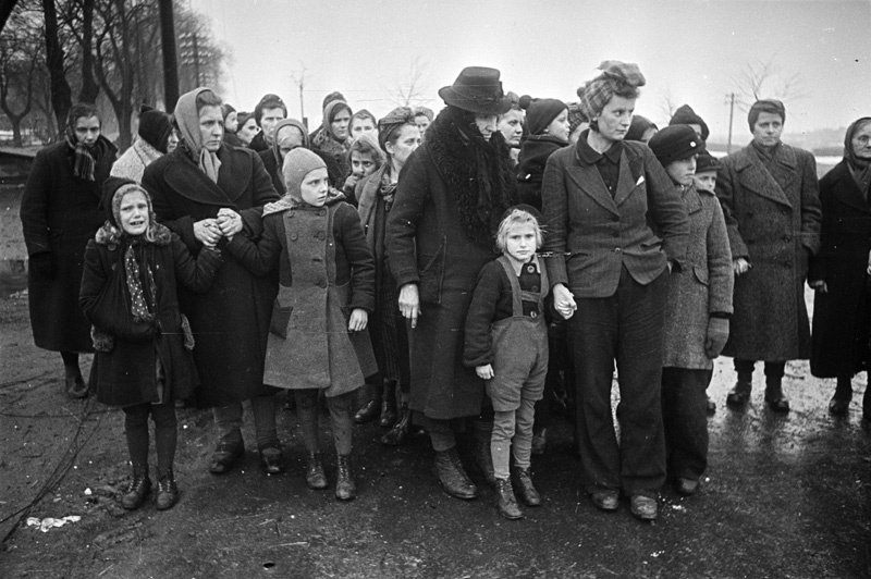 Митинги в Толькемите после вхождения советских войск, 26 января 1945, Польская Республика, г. Толькемит. Восточно-Прусская операция. Польский город Толькмицко.Выставка «Восточно-Прусская операция» с этой фотографией.