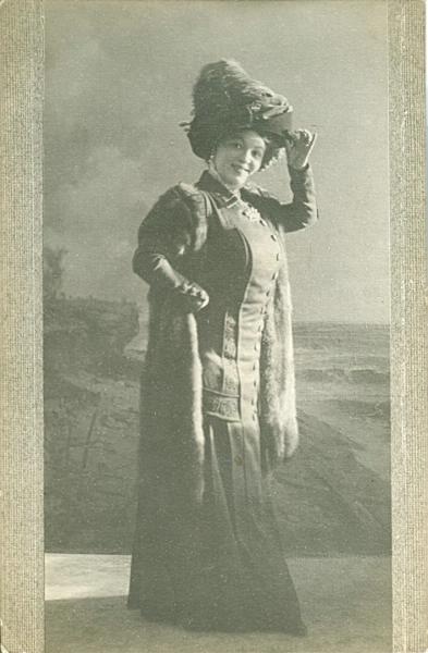 Портрет молодой женщины, 1910-е