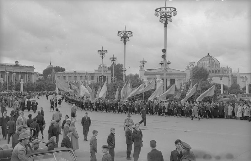 Праздничная колонна, 1950-е, г. Москва
