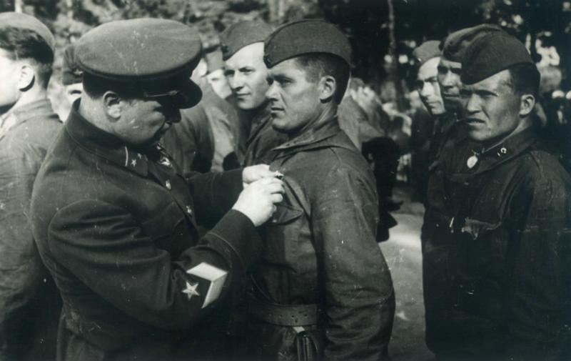 Западный фронт. Награды отличившимся в бою, 22 июня 1941 - 31 августа 1941