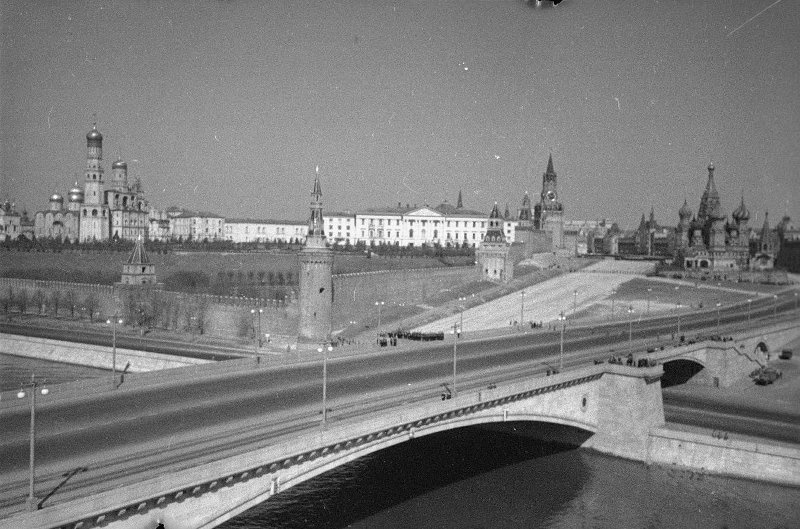 Кремль, 1948 год, г. Москва. Выставка «Пустые улицы двух столиц» с этой фотографией.&nbsp;
