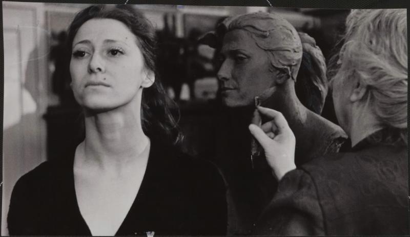 Майя Плисецкая в мастерской скульптора Елены Янсон-Манизер, 1960 год, г. Москва