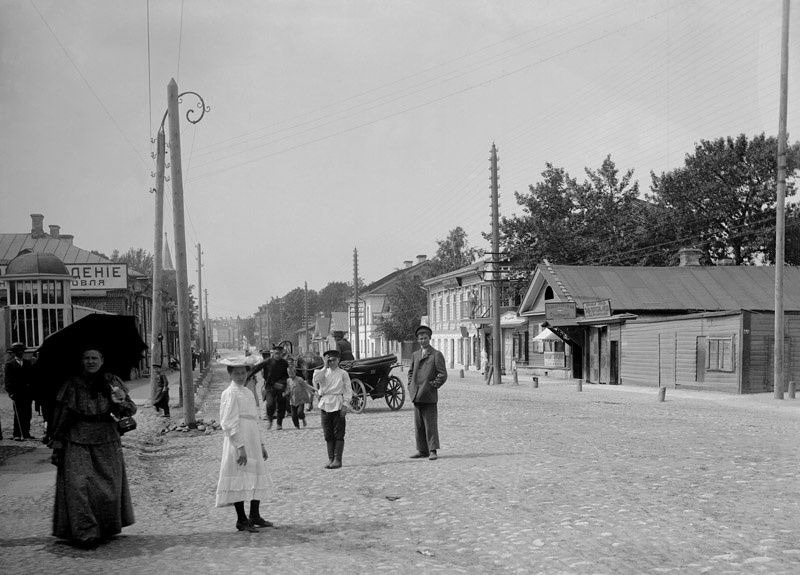 Сергиевская улица, 1910-е, г. Псков. Выставка «Русские писатели и поэты о России» с этой фотографией.