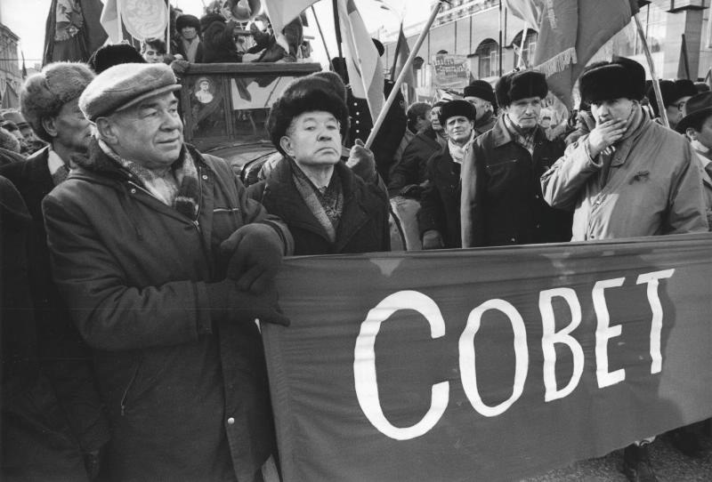 «Трудовая Москва», 7 ноября 1992, г. Москва. Выставка «7 Ноября. Демонстрации, митинги, парады» с этой фотографией.&nbsp;
