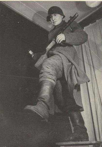 Фотосъемка для агитационного плаката, 1943 год