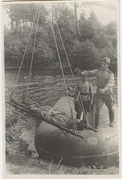 Практические занятия в лагере на тему «Транспортировка раненых на водном рубеже», 1945 - 1955