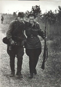 В медсанбат, 1941 - 1943. Выставка «Женщины на войне» с этой фотографией.