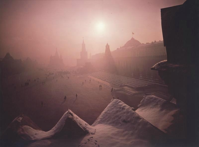 Красная площадь, 1970-е, г. Москва. Выставки «Москва в объективе Николая Рахманова»,&nbsp;«Москва моя любимая»,&nbsp;«Будни эпохи застоя»,&nbsp;«Навести тумана»&nbsp;и видео «Зима» с этой фотографией.