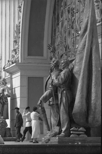 ВСХВ. Скульптура Украинского павильона, 1939 год, г. Москва