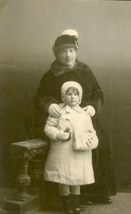 Портрет женщины с девочкой, 1913 год