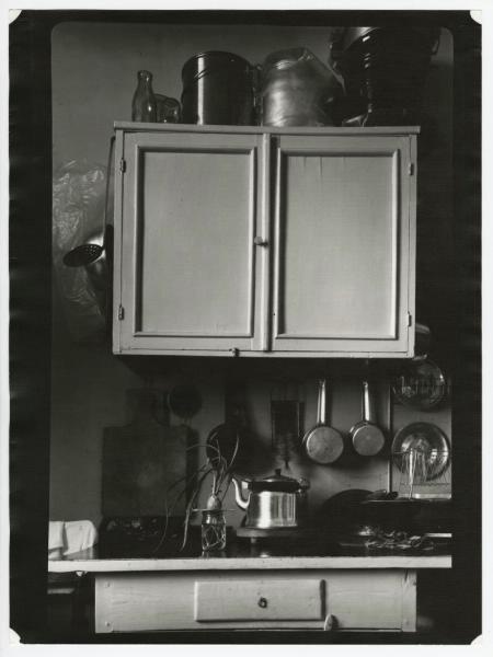 Кухня, 1993 год, г. Москва. Видеолекция «Александр Слюсарев. Метафизика света» с этой фотографией.