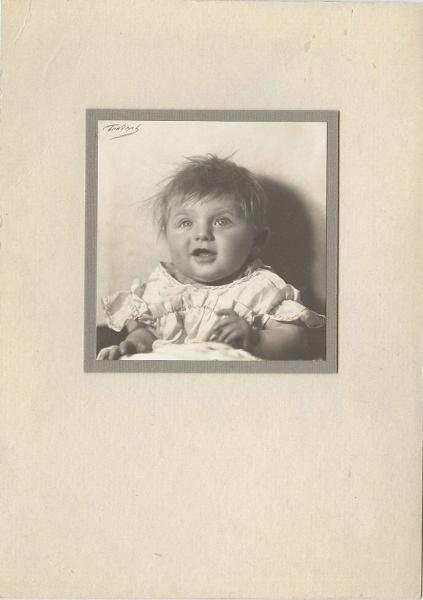 «Таня, дочь Бориса», 15 марта 1929, г. Москва. Выставка «Сто лет с самыми маленькими» с этой фотографией.