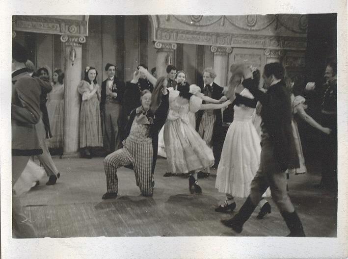 Сцена из оперы «Евгений Онегин» в Большом театре, 1948 - 1953, г. Москва. Акт II, картина 4-я «Бал в доме Лариных».