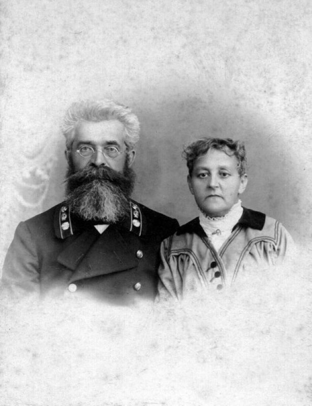 Преподаватель и инспектор народных училищ Коровкин А.Д. с женой, 1900-е, г. Череповец и Череповецкий район