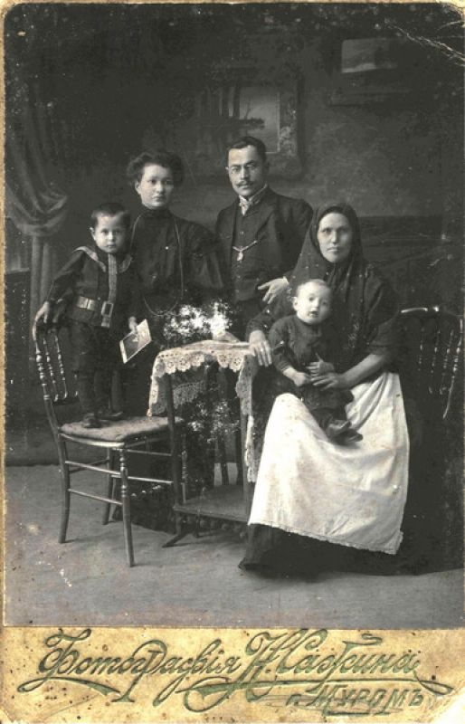 Портрет семьи Либстеров, 1908 год, Владимирская губ., г. Муром. Из архива семьи Свердловых.