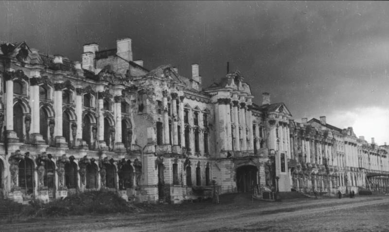 «Екатерининский дворец, разрушенный фашистами», апрель - май 1944, г. Пушкин