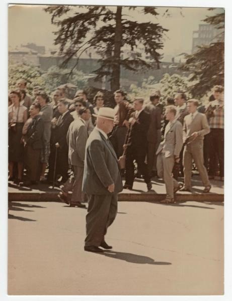 Никита Хрущев гуляет по Кремлю, 1960 год, г. Москва