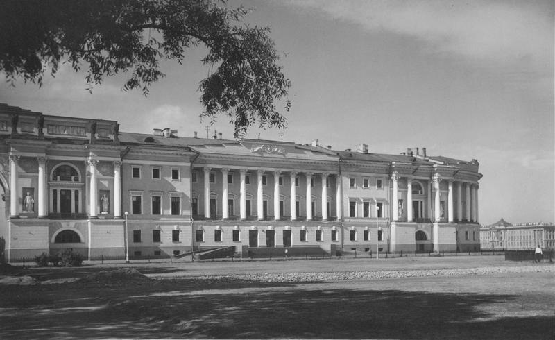 Сенат и Синод, 1946 - 1949, г. Ленинград. Фасад сенатской части здания.