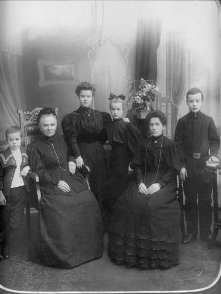 Семейный портрет, 1880-е, г. Санкт-Петербург
