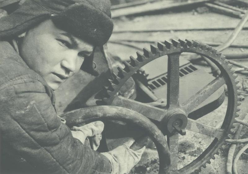 Бригадир-ударник, 1930 - 1932. Выставка «"Несокрушимая Мэгги" в СССР» с этой фотографией.