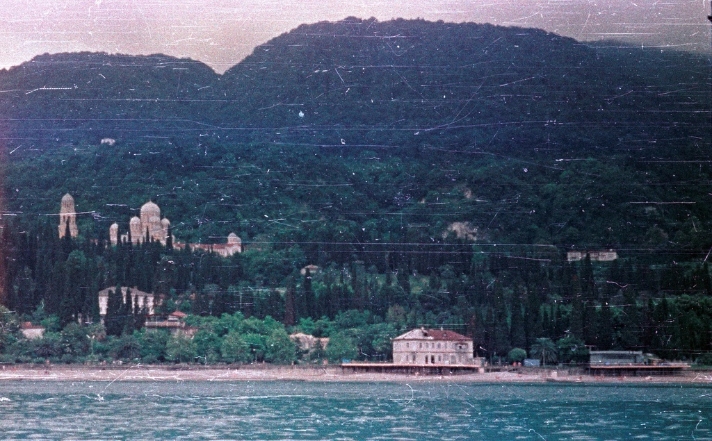 Новый Афон, июль 1981, Абхазская АССР, г. Новый Афон. Фотография из архива Романа М.Выставка «Новый Афон» с этим снимком.