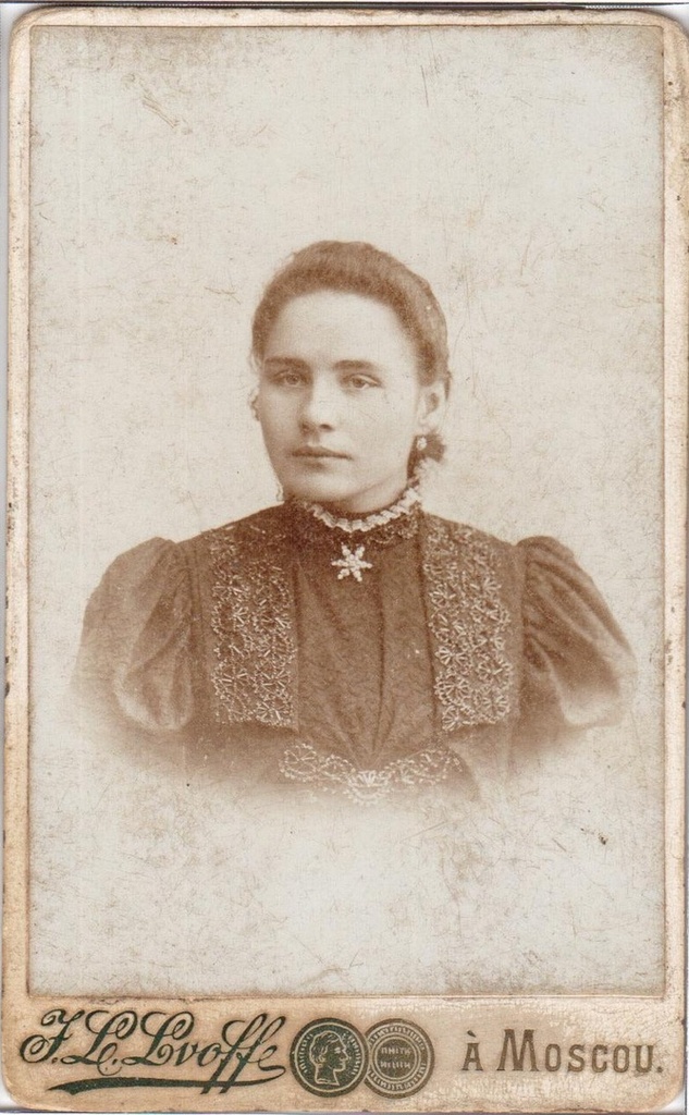 Анна Гавриловна Богданова, 1 января 1910 - 4 декабря 1915, г. Москва. Фотография из архива Михаила Сазонова.