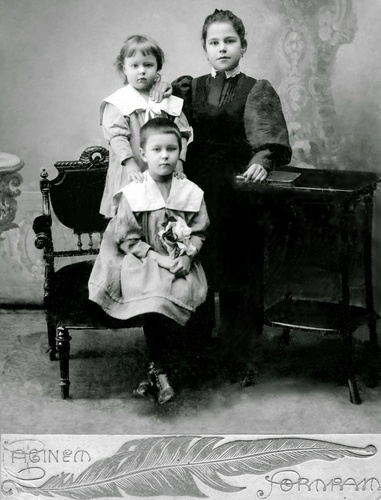 Мария Ивановна Ярыгина с племянницами Марией и Евгенией, 1908 - 1915, г. Тверь