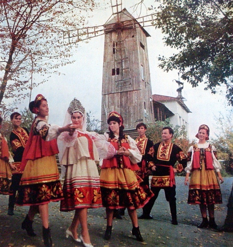Ресторан «Старая Мельница», 1 января 1970 - 1 января 1988, г. Сочи. Выставка «Ветряные мельницы» с этой фотографией.&nbsp;Фотография из архива Юры Сочинского.