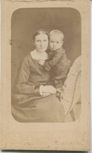 Портрет дамы с ребенком, 1870-е, г. Владикавказ