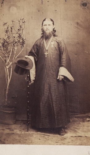 Портрет православного священника с цилиндром и посохом, 1860 - 1870