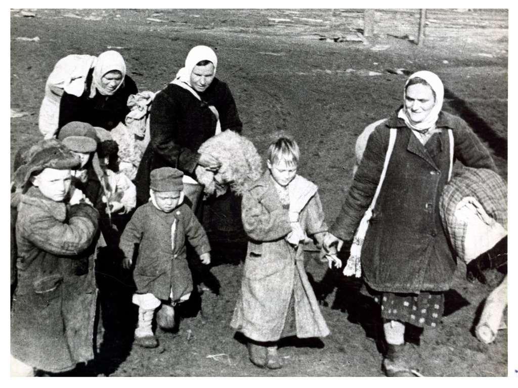 «Возвращение домой», 1942 - 1944. Выставка «Дети Великой Отечественной» с этой фотографией.