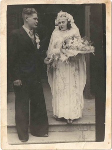 Анатолий и Ада Пилепчук, 30 апреля 1950, Украинская ССР, г. Одесса. Выставки&nbsp;«К цветку цветок...» и «Лица 1950-го» с этой фотографией.
