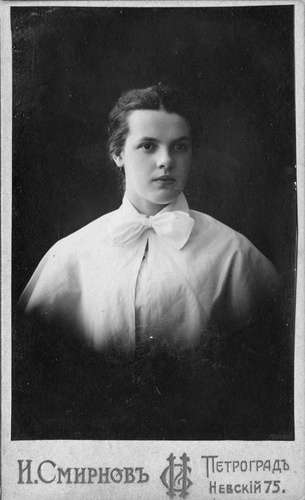 Портрет воспитанницы Института Императрицы Марии Зины М., 7 мая 1915, г. Петроград
