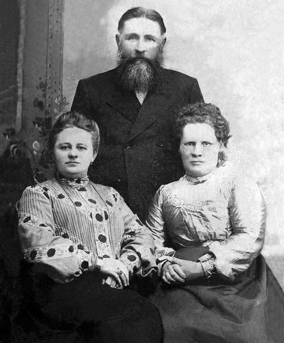Купец Александр Рытов с женой и сестрой, 1891 - 1909, Оренбургская губ., Верхнеуральский у., г. Верхнеуральск